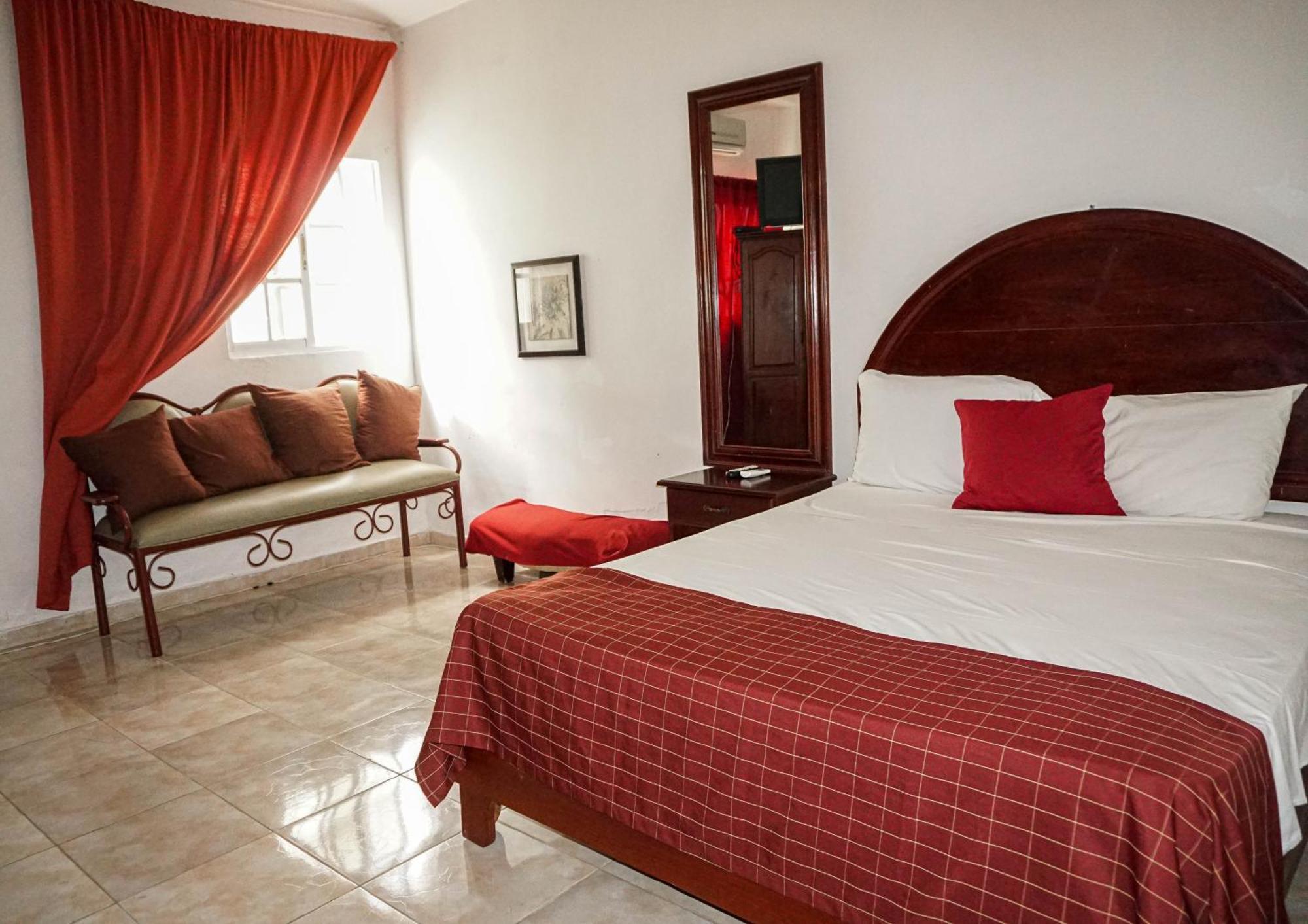 Hotel Nuevo Amanecer El Catey Exteriör bild